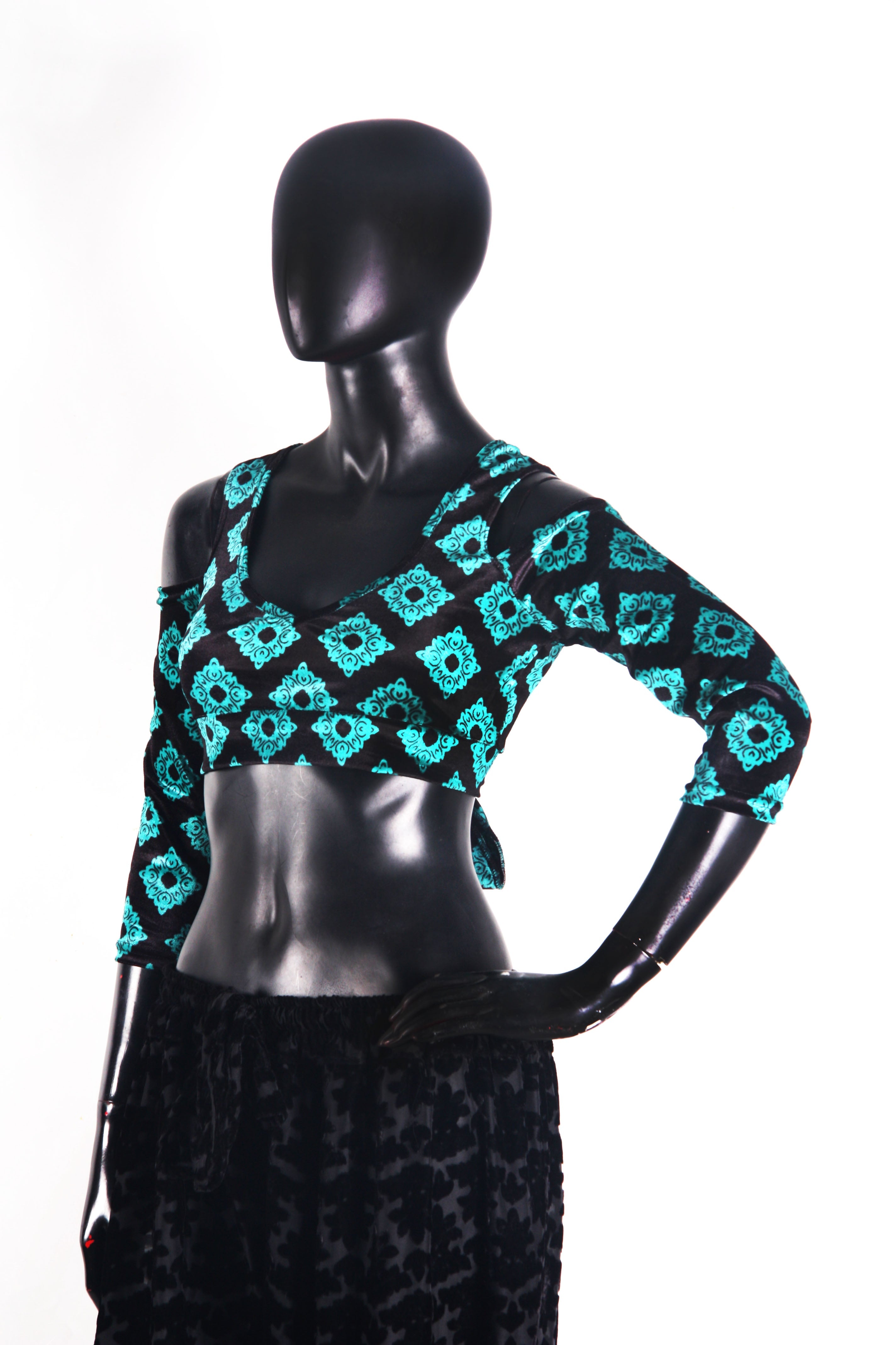 Drop shoulder Velvet Choli Black/turqouise