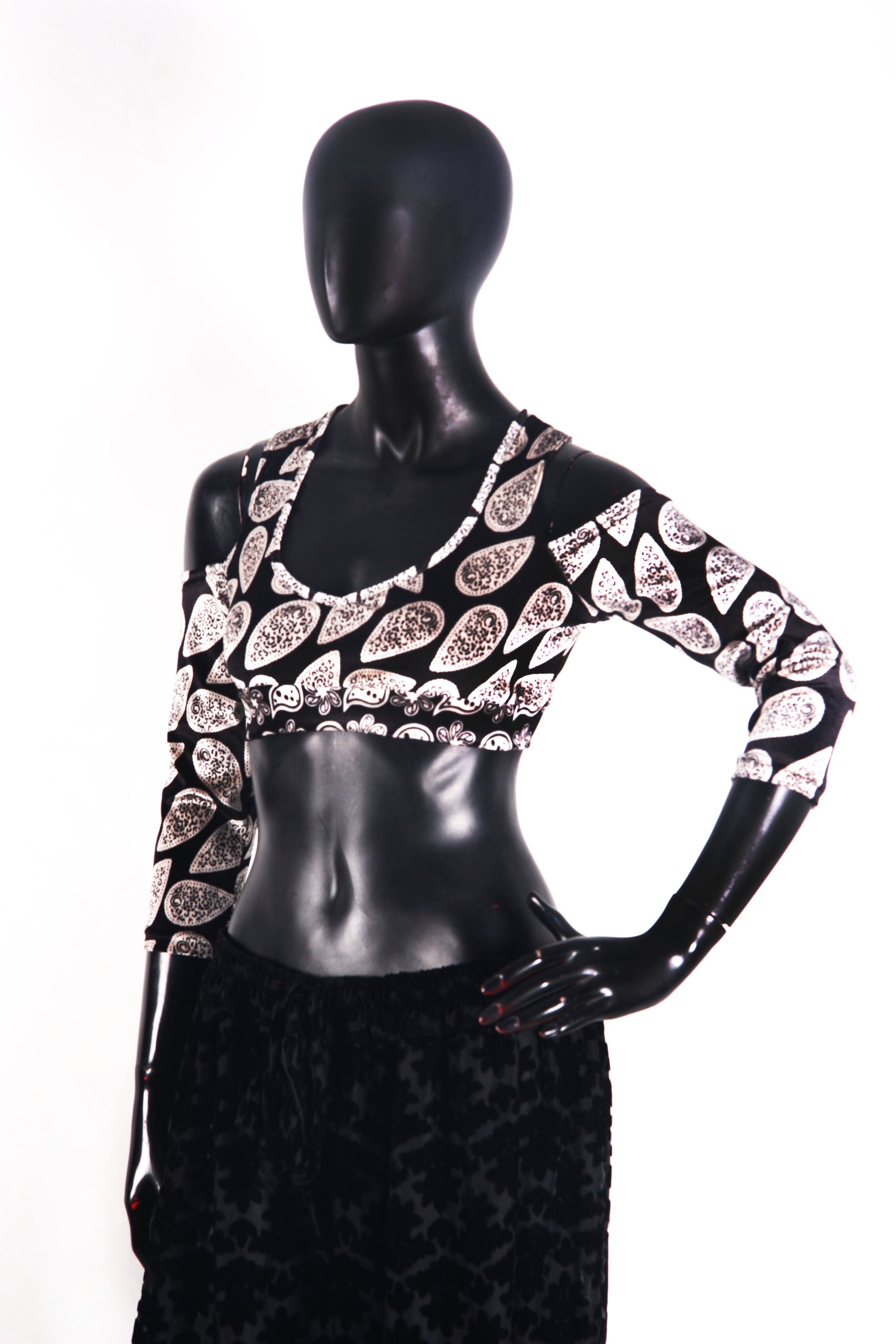 Drop shoulder Velvet Choli Black/white WS