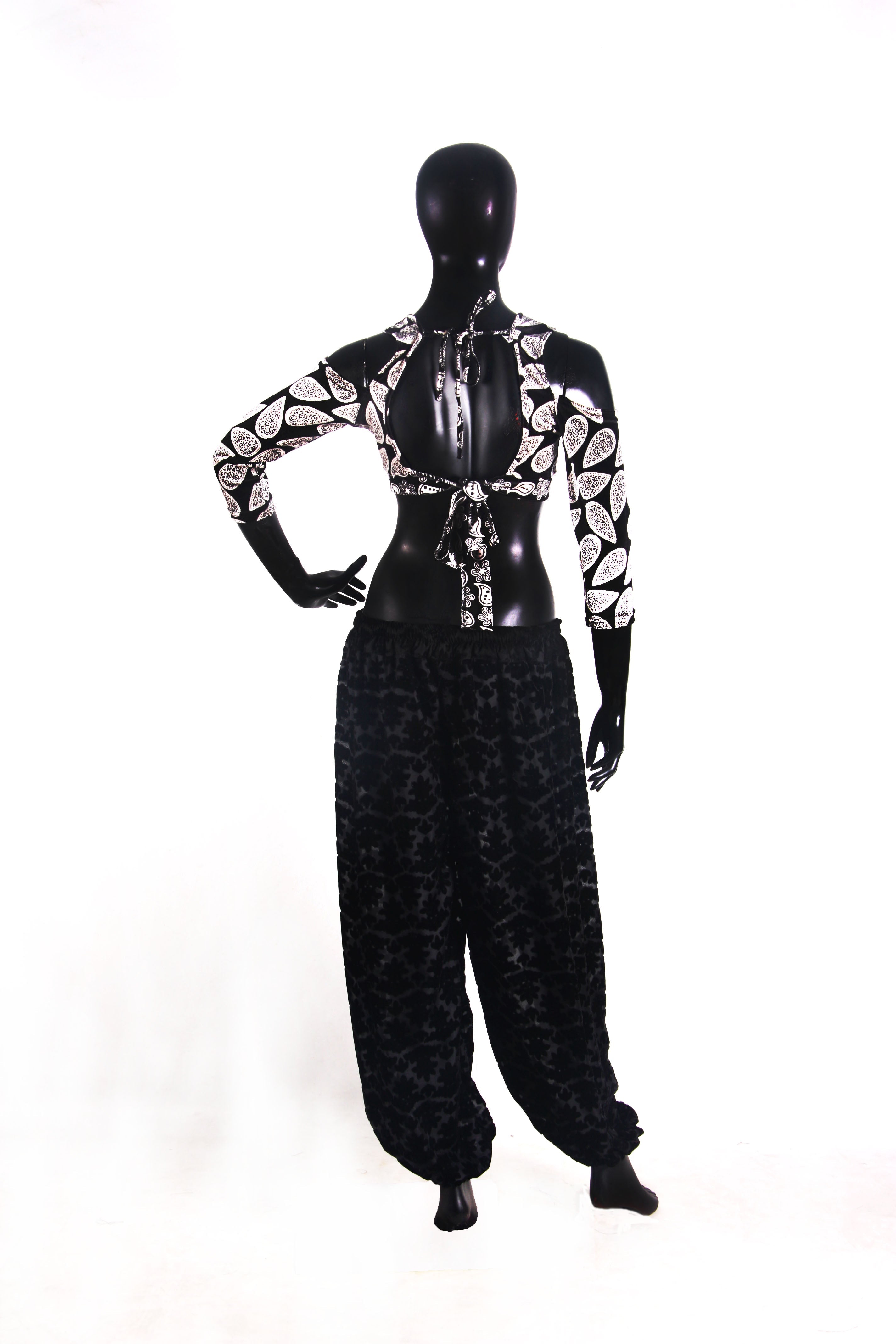 Drop shoulder Velvet Choli Black/white