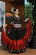 Senoritas skirt red black with padma border