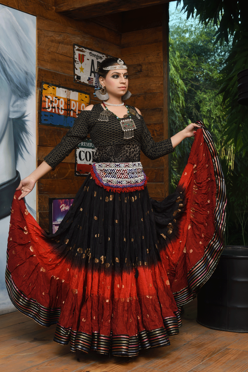 Senoritas skirt red black with padma border