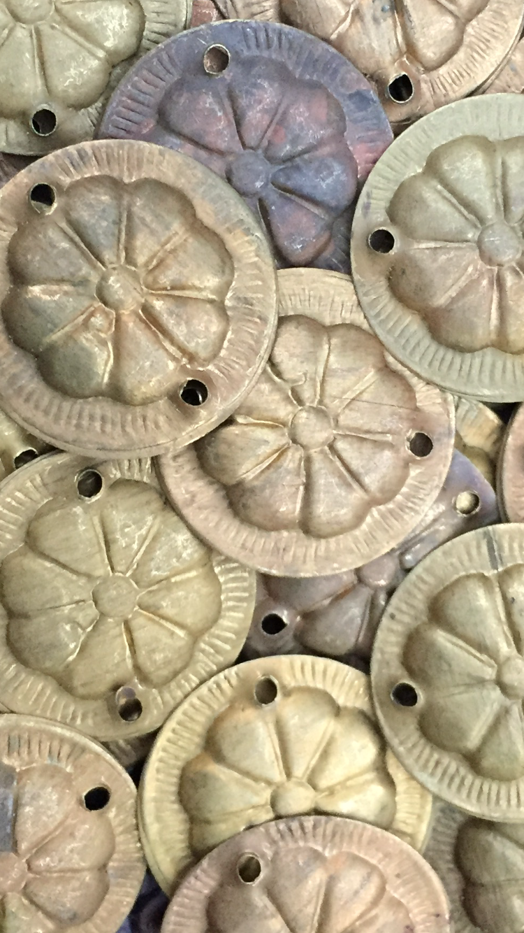 Flower Design Amulet 100 pcs WS