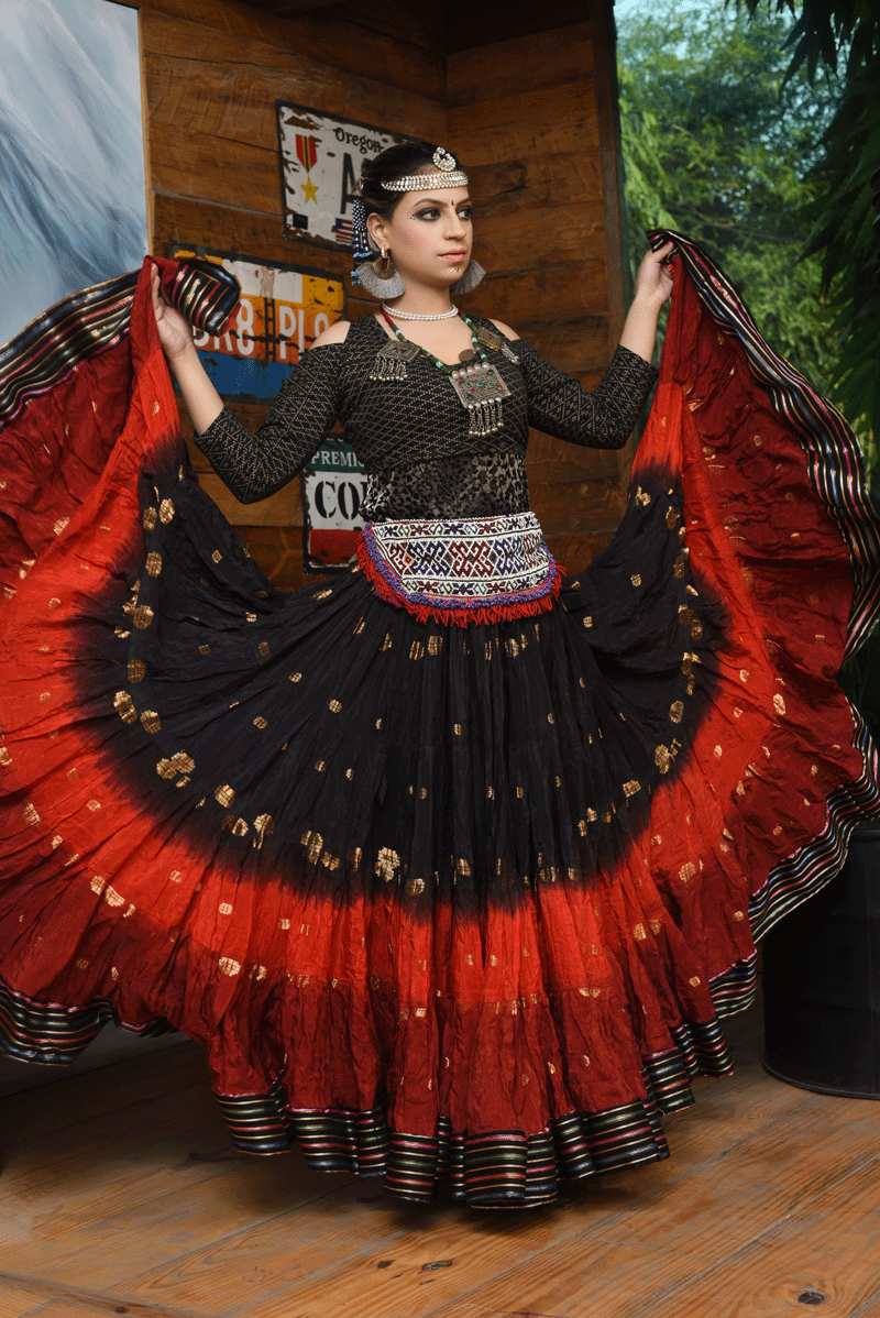 Senoritas skirt red black with padma border WLS